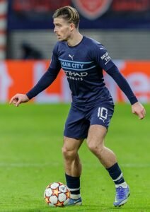 Tentu, mari kita telusuri dunia sepak bola dan mengulas daftar pemain termahal dengan gaya bahasa yang mudah dipahami.