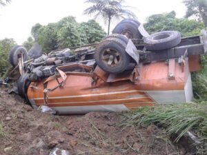 Tragedi Bus Terbalik: Mengungkap Fakta, Menganalisis Penyebab, dan Mencegah Terulang Kembali