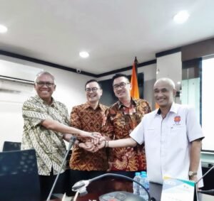 Transformasi Bisnis di Era Digital: Studi Kasus dan Implikasi Strategis