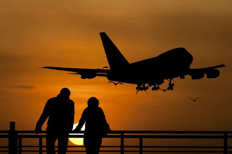 Traveling Saat Musim Hujan: Jangan Biarkan Cuaca Menghentikan Petualangan Anda!