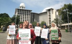 Agama di Persimpangan Jalan: Menavigasi Tantangan dan Peluang di Era Modern