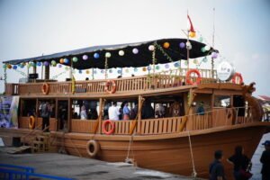 Menjelajahi Samudra dengan Elegansi: Panduan Komprehensif Kapal Wisata di Era Modern