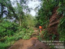 Longsor Kembali Mengancam: Ketika Jalanan Terputus, Aktivitas Terhenti
