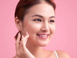 Tentu, mari kita bahas tuntas tentang perawatan wajah berminyak.